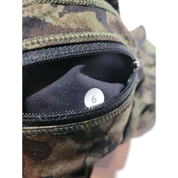 Lululemon Crop Pants Size 6 - Picture 4 of 4